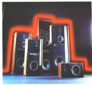 I primissimi modelli della Serie 7 ESB. Da sinistra: 7/07, 7/08 tre vie, 7/05, 7/06, 7/09.  Entro il 1984 furono introdotti anche i modelli 7/01 e 7/03.